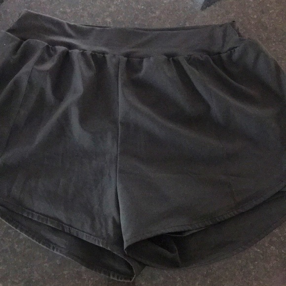 Black shorts from Shein size L with spandex in the inside - Picture 1 of 2